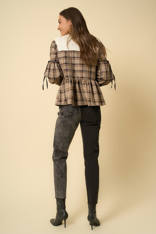 HIGH RISE CONTRAST WASH MOM JEANS