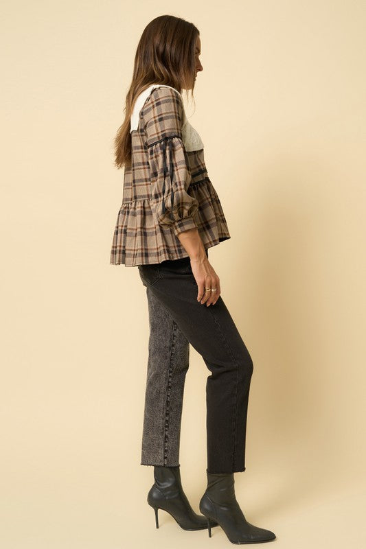 HIGH RISE CONTRAST WASH MOM JEANS